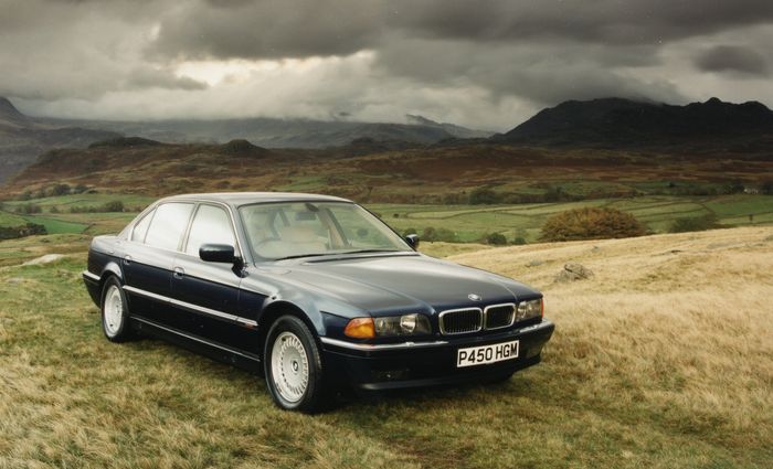 7 от най-достъпните коли с двигател V12